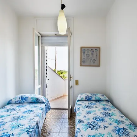A Due Passi Dal Mare Tatil Evi *